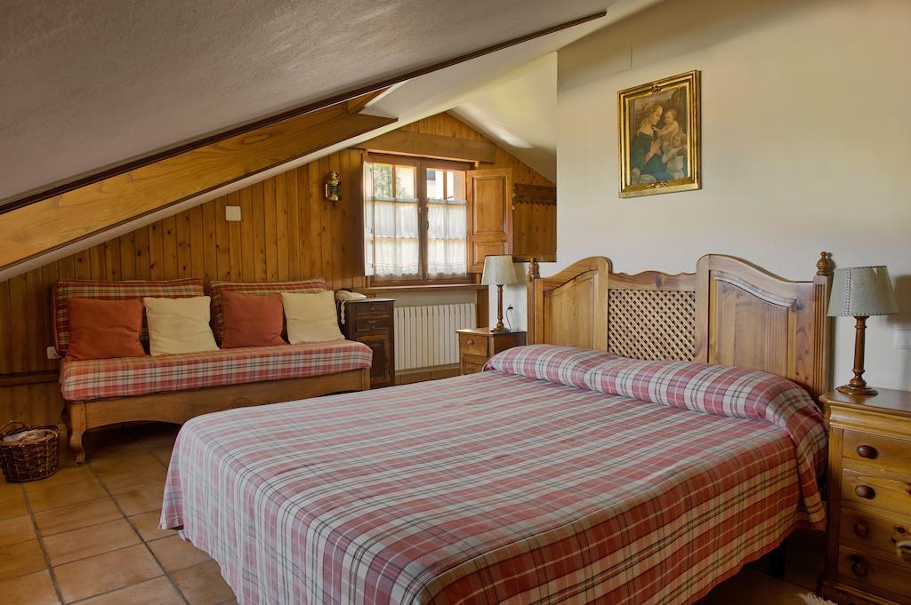 Casa Rural Llugaron I Guest House Miravalles Rom bilde